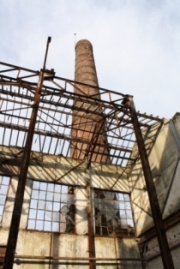 Structure métallique de la halle de fabrication prolongée en 1928 avant les travaux de reconversion. Cl. B. Fournier